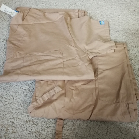 Buttersoft Women's scrub set - Picture 1 of 4